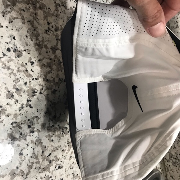 Nike golf hat SnapBack - Picture 3 of 3